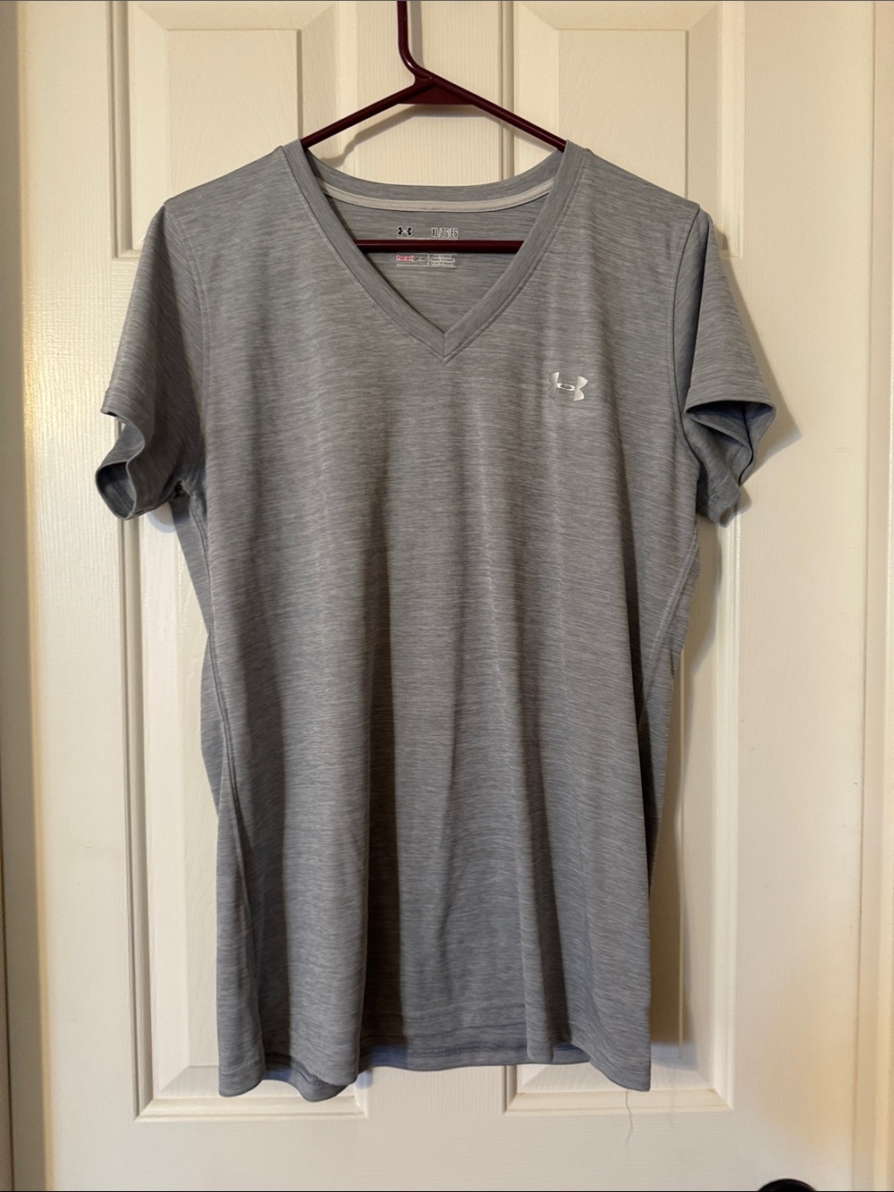 Under Armour Women's Light Gray V-Neck Short Sleeve Tee